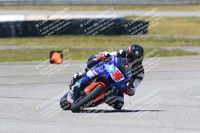 media/Apr-23-2022-Fastrack Riders (Sat) [[cb2d6ae73d]]/LEVEL 4/1PM TURN 6 OUTSIDE/
